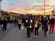 Els professors en vaga tallen la C-32 i l’N-II a Mataró en un matí de protestes de prop de cinc hores