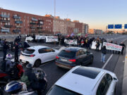 Docents en vaga tallen la C-31 a la frontera entre Badalona i Sant Adrià i la Gran Via i la ronda de Dalt a Barcelona