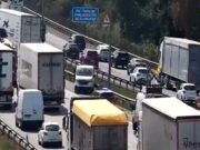 VÍDEO | Caos a l’AP-7 a Cerdanyola: més de 5 km de cues en plena hora punta